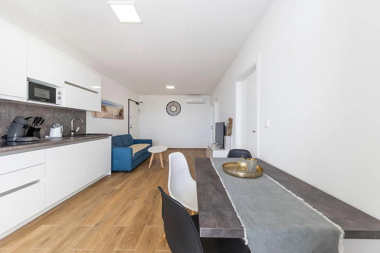 Golden Nin Apartment