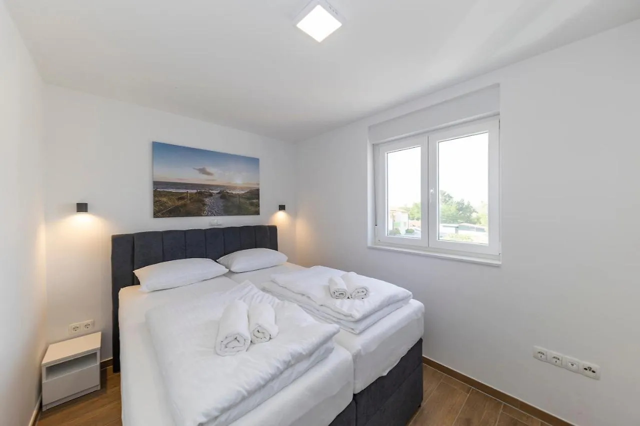 Golden Nin Apartment